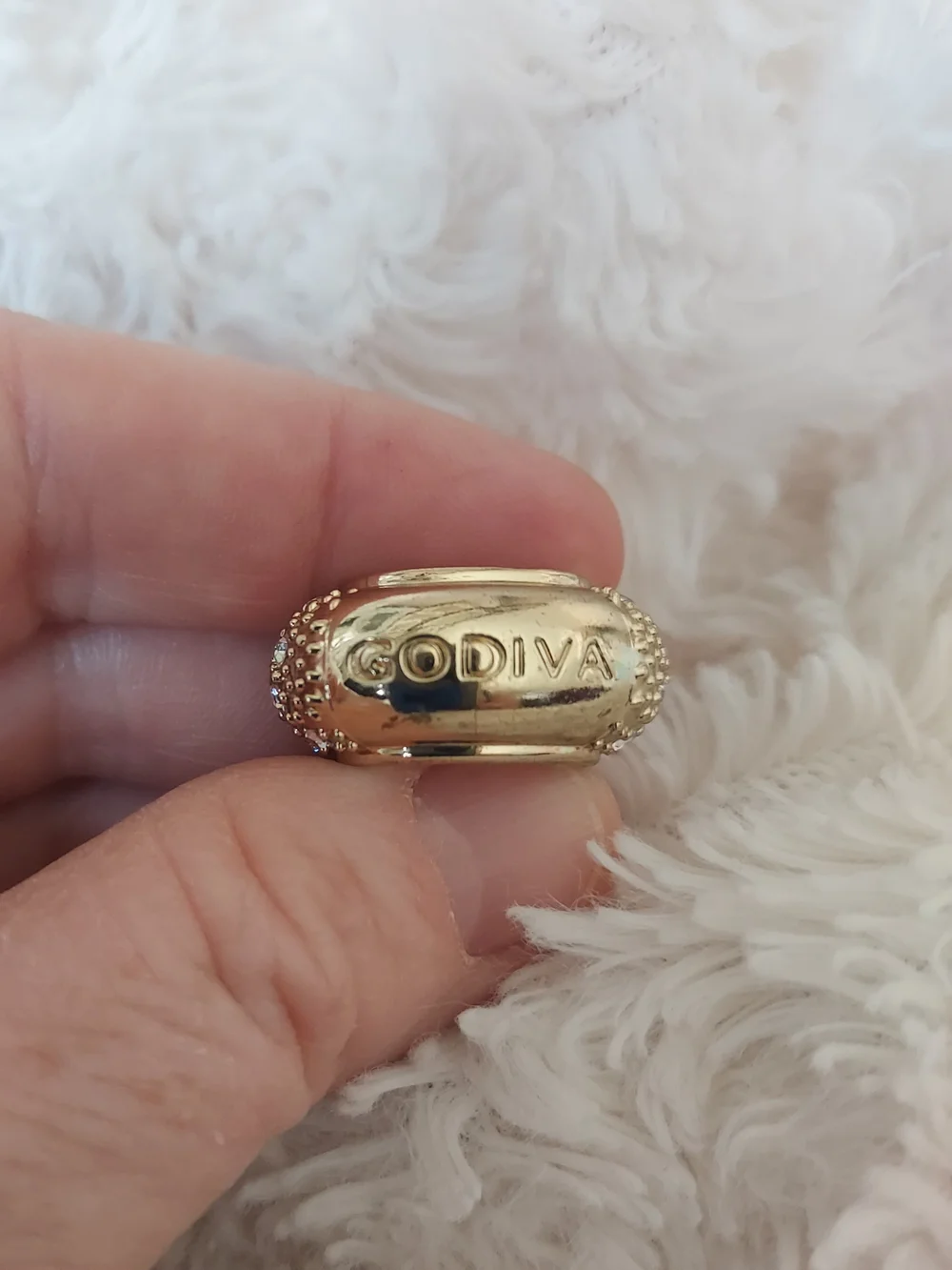 Godiva Gold Tone Crystal Rhinestone Pave Dome Sliding Scarf Holder Ring Charm